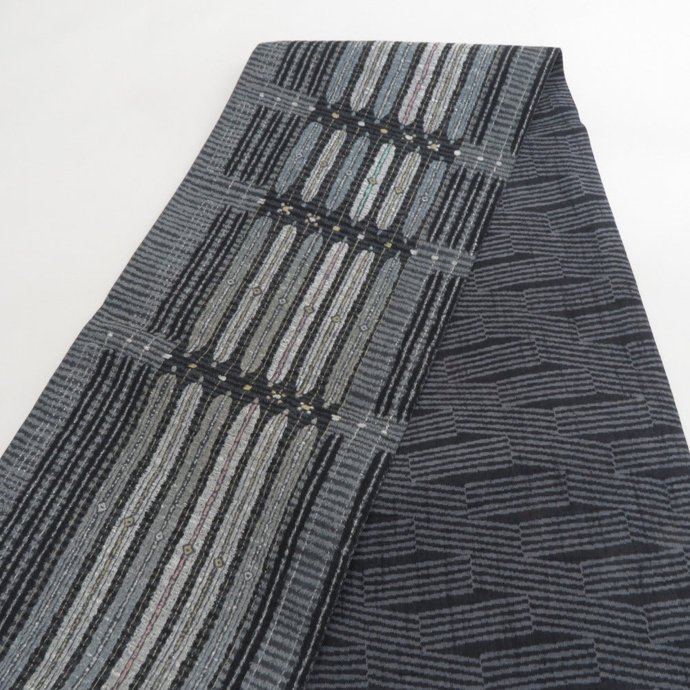 袋帯 洒落袋帯 黒色x灰色 幾何学模様 六通柄 正絹 仕立て上がり 着物