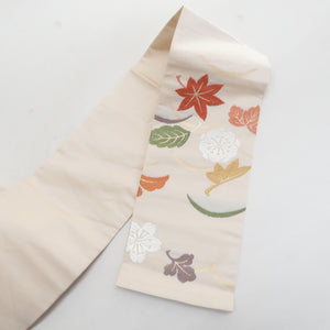 名古屋帯 正絹 刺繍入り ベージュ色ｘ緑色ｘ多色 金糸 梅に紅葉模様 六通柄 カジュアル 仕立て上がり 着物帯 長さ353cm