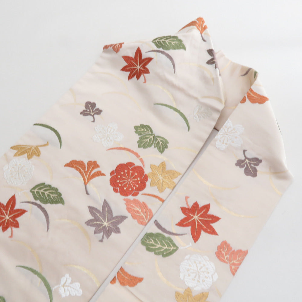 名古屋帯 正絹 刺繍入り ベージュ色x緑色x多色 金糸 梅に紅葉模様 六
