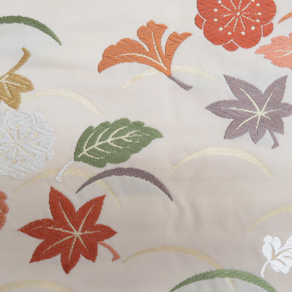 名古屋帯 正絹 刺繍入り ベージュ色x緑色x多色 金糸 梅に紅葉模様 六