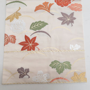 名古屋帯 正絹 刺繍入り ベージュ色ｘ緑色ｘ多色 金糸 梅に紅葉模様 六通柄 カジュアル 仕立て上がり 着物帯 長さ353cm