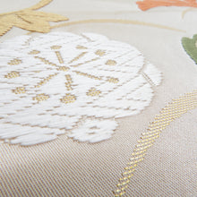 Load image into Gallery viewer, 名古屋帯 正絹 刺繍入り ベージュ色ｘ緑色ｘ多色 金糸 梅に紅葉模様 六通柄 カジュアル 仕立て上がり 着物帯 長さ353cm