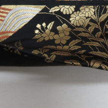 Load image into Gallery viewer, 名古屋帯 正絹 ゴールド系 金糸 黒色ｘ金色x多色 六通柄 熨斗に花々文様 仕立て上がり 着物帯 長さ363cm