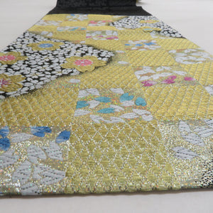 袋帯 振袖用 金色ｘ黒色ｘ多色 ゴールド系 市松に桜文様 六通柄 正絹 仕立て上がり 着物帯 長さ440cm