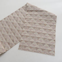 Load image into Gallery viewer, 名古屋帯 正絹 京袋帯 ベージュ色ｘ茶色 鱗模様 カジュアル帯 全通柄 仕立て上がり 着物帯 長さ376cm