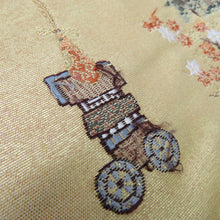 画像をギャラリービューアに読み込む, 袋帯 金糸 ゴールド系 刺繍入り 本金箔 奥の細道絵紋 金泥箔 金色ｘ緑色ｘ多色 箱付き 六通柄 正絹 仕立て上がり 長さ432cm