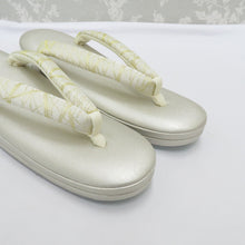 画像をギャラリービューアに読み込む, 草履・バッグセット 白梅謹製 礼装用 Mサイズ フォーマル ゴールド×ホワイト シャンパンゴールド 芝 24.0cm 日本製 牛皮底面