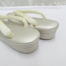 画像をギャラリービューアに読み込む, 草履・バッグセット 白梅謹製 礼装用 Mサイズ フォーマル ゴールド×ホワイト シャンパンゴールド 芝 24.0cm 日本製 牛皮底面