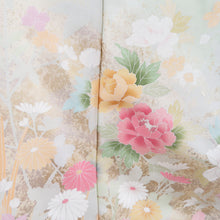 画像をギャラリービューアに読み込む, 訪問着 薄緑色ｘピンク色ｘ多色 パステル系 箔入り 花草紋様 広衿 正絹 仕立て上がり着物 身丈160cm