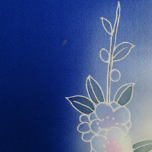 Load image into Gallery viewer, 付下げ 袷 青色ｘピンク色ｘ多色 ぼかし染め 花瓶紋様 広衿 正絹 仕立て上がり着物 身丈158cm