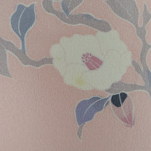 画像をギャラリービューアに読み込む, 付下げ 袷 薄ピンク色ｘ灰色ｘ薄青色 パステル系 椿紋様 広衿 正絹 仕立て上がり着物 身丈154cm
