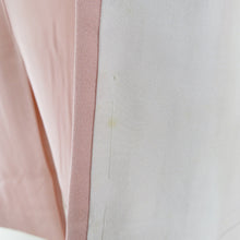 画像をギャラリービューアに読み込む, 付下げ 袷 薄ピンク色ｘ灰色ｘ薄青色 パステル系 椿紋様 広衿 正絹 仕立て上がり着物 身丈154cm