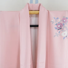 画像をギャラリービューアに読み込む, 付下げ 袷 薄ピンク色ｘ灰色ｘ薄青色 パステル系 椿紋様 広衿 正絹 仕立て上がり着物 身丈154cm