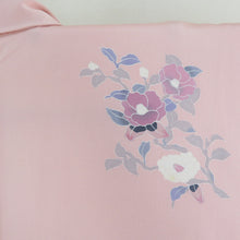 画像をギャラリービューアに読み込む, 付下げ 袷 薄ピンク色ｘ灰色ｘ薄青色 パステル系 椿紋様 広衿 正絹 仕立て上がり着物 身丈154cm