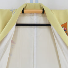 画像をギャラリービューアに読み込む, 付下げ 袷 辛子色ｘオレンジ色ｘ多色 冊紙に熨斗と花々紋様 広衿 正絹 仕立て上がり着物 身丈157cm