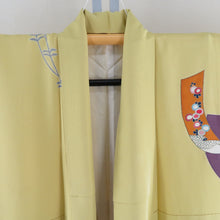 画像をギャラリービューアに読み込む, 付下げ 袷 辛子色ｘオレンジ色ｘ多色 冊紙に熨斗と花々紋様 広衿 正絹 仕立て上がり着物 身丈157cm