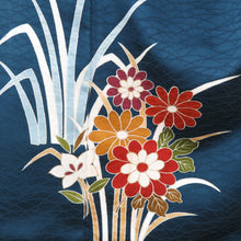 画像をギャラリービューアに読み込む, 付下げ 袷 ターコイズブルーｘ朱色ｘ多色 草花紋様 広衿 正絹 仕立て上がり着物 身丈159cm