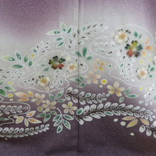 画像をギャラリービューアに読み込む, 訪問着 袷 紫色ｘ白色ｘ緑色 タタキ染め ぼかし染め 多色銀彩 桜紋様 広衿 一つ紋 揚羽蝶紋 正絹 仕立て上がり着物 身丈157cm