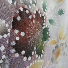 画像をギャラリービューアに読み込む, 訪問着 袷 紫色ｘ白色ｘ緑色 タタキ染め ぼかし染め 多色銀彩 桜紋様 広衿 一つ紋 揚羽蝶紋 正絹 仕立て上がり着物 身丈157cm