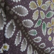 画像をギャラリービューアに読み込む, 訪問着 袷 紫色ｘ白色ｘ緑色 タタキ染め ぼかし染め 多色銀彩 桜紋様 広衿 一つ紋 揚羽蝶紋 正絹 仕立て上がり着物 身丈157cm