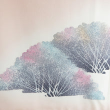 画像をギャラリービューアに読み込む, 付下げ 袷 くすみピンク色ｘ灰色ｘ薄青色 ぼかし染め 風景紋様 広衿 正絹 仕立て上がり着物 身丈156cm