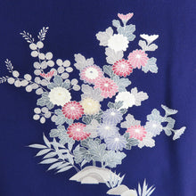 画像をギャラリービューアに読み込む, 付下げ 袷 青紫色ｘピンク色ｘ白色 ぼかし染め 御所庭園に花々紋様 広衿 正絹 仕立て上がり着物 身丈160cm