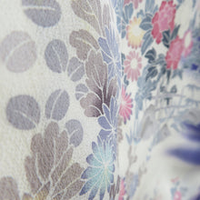 画像をギャラリービューアに読み込む, 付下げ 袷 青紫色ｘピンク色ｘ白色 ぼかし染め 御所庭園に花々紋様 広衿 正絹 仕立て上がり着物 身丈160cm
