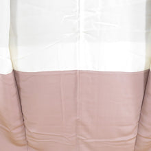 Load image into Gallery viewer, 付下げ 袷 茶色ｘ薄緑色 タタキ染め 刺繍入り 芝に葉紋様 一つ紋入り 剣片喰紋 広衿 正絹 仕立て上がり着物 身丈155cm