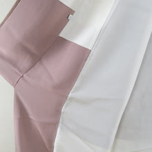 Load image into Gallery viewer, 付下げ 袷 茶色ｘ薄緑色 タタキ染め 刺繍入り 芝に葉紋様 一つ紋入り 剣片喰紋 広衿 正絹 仕立て上がり着物 身丈155cm