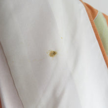 画像をギャラリービューアに読み込む, 付下げ 袷 オレンジ色ｘ緑色ｘ白色 ぼかし染め 花紋様 刺繍入り 広衿 正絹 仕立て上がり着物 身丈160cm