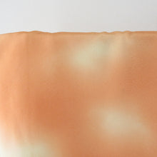 画像をギャラリービューアに読み込む, 付下げ 袷 オレンジ色ｘ緑色ｘ白色 ぼかし染め 花紋様 刺繍入り 広衿 正絹 仕立て上がり着物 身丈160cm