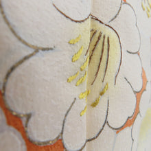 画像をギャラリービューアに読み込む, 付下げ 袷 オレンジ色ｘ緑色ｘ白色 ぼかし染め 花紋様 刺繍入り 広衿 正絹 仕立て上がり着物 身丈160cm