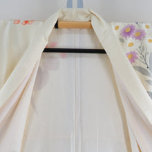 画像をギャラリービューアに読み込む, 付下げ 袷 パステル系 薄黄色ｘ薄紫色ｘオレンジ色 クリーム色系 草花紋様 広衿 正絹 仕立て上がり着物 身丈156cm