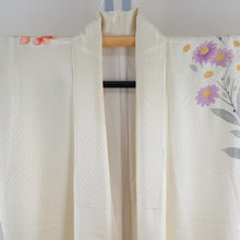 画像をギャラリービューアに読み込む, 付下げ 袷 パステル系 薄黄色ｘ薄紫色ｘオレンジ色 クリーム色系 草花紋様 広衿 正絹 仕立て上がり着物 身丈156cm