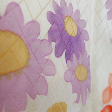 画像をギャラリービューアに読み込む, 付下げ 袷 パステル系 薄黄色ｘ薄紫色ｘオレンジ色 クリーム色系 草花紋様 広衿 正絹 仕立て上がり着物 身丈156cm