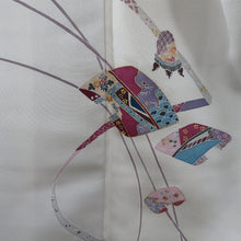 画像をギャラリービューアに読み込む, 付下げ 袷 グレーぼかし ぼかし染め ブルー系 灰色ｘ青紫色ｘ多色 お道具紋様 広衿 正絹 仕立て上がり着物 身丈154cm