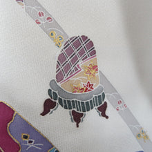 画像をギャラリービューアに読み込む, 付下げ 袷 グレーぼかし ぼかし染め ブルー系 灰色ｘ青紫色ｘ多色 お道具紋様 広衿 正絹 仕立て上がり着物 身丈154cm