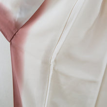 画像をギャラリービューアに読み込む, 付下げ 袷 薄オレンジ色ｘ茶色 パステル系 ベージュ系 扇子に菊紋様 刺繍入り 金糸 広衿 正絹 仕立て上がり着物 身丈154cm