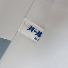 画像をギャラリービューアに読み込む, 訪問着 袷 グレーブルーｘゴールドｘ多色 箔に花紋様 一つ紋 右三つ巴紋 広衿 余り布付き 正絹 パールトーン加工入り 仕立て上がり着物 身丈154cm