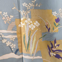 画像をギャラリービューアに読み込む, 訪問着 袷 グレーブルーｘゴールドｘ多色 箔に花紋様 一つ紋 右三つ巴紋 広衿 余り布付き 正絹 パールトーン加工入り 仕立て上がり着物 身丈154cm