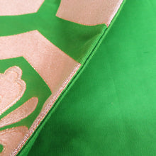 Load image into Gallery viewer, 袋帯 金糸 グリーン系 緑色ｘ金色 亀甲に菊紋様 六通柄 レトロ 正絹 仕立て上がり 長さ416cm