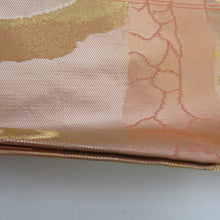 画像をギャラリービューアに読み込む, 名古屋帯 正絹 サーモンピンク色ｘ金色 金糸 幾何学文様 六通柄 カジュアル 仕立て上がり 着物帯 長さ356cm