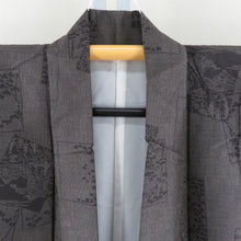 画像をギャラリービューアに読み込む, 紬 着物 黒色ｘ灰色 茶色系 四角に風景模様 袷 バチ衿 正絹 カジュアル 仕立て上がり 身丈157cm