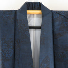 画像をギャラリービューアに読み込む, 紬 着物 黒色ｘ紺色 扇子模様 袷 バチ衿 正絹 カジュアル 仕立て上がり 身丈158cm