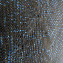 画像をギャラリービューアに読み込む, 紬 着物 黒色ｘ紺色 扇子模様 袷 バチ衿 正絹 カジュアル 仕立て上がり 身丈158cm