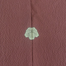 画像をギャラリービューアに読み込む, 色無地 袷 広衿 正絹 エンジ色 蔦紋 仕立て上がり 身丈161cm