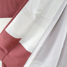 画像をギャラリービューアに読み込む, 色無地 袷 広衿 正絹 エンジ色 蔦紋 仕立て上がり 身丈161cm