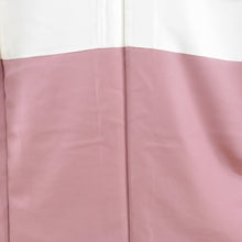 画像をギャラリービューアに読み込む, 付下げ 袷 ピンク色ｘ薄紫色ｘ多色 パステル系 スワトー刺繍入り 花々に御所車紋様 広衿 正絹 仕立て上がり着物 身丈158cm