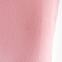 画像をギャラリービューアに読み込む, 付下げ 袷 ピンク色ｘ薄紫色ｘ多色 パステル系 スワトー刺繍入り 花々に御所車紋様 広衿 正絹 仕立て上がり着物 身丈158cm