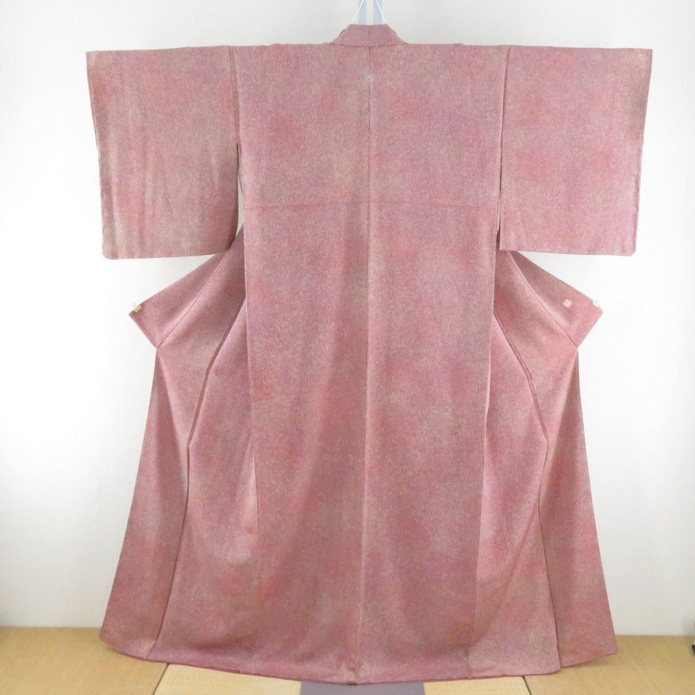 色無地 正絹 ぼかし ベージュピンク 袷 広衿 一つ紋 仕立て上がり着物 身丈163cm 美品 【キモノオフ野々市若松店】 色無地 ぼかし色無地 雲取り模様 くすみピンクxピンク色 落款入り 袷